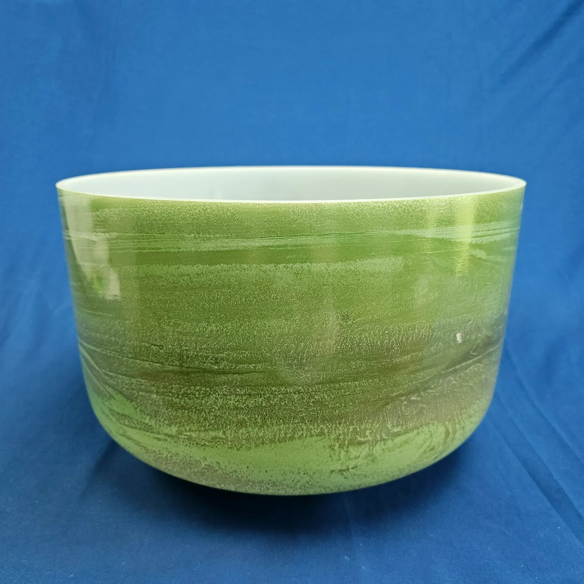 [2911] [2911] Matcha Infused Quartz Crystal Singing Bowl | 14" | 3F+28 | 177Hz